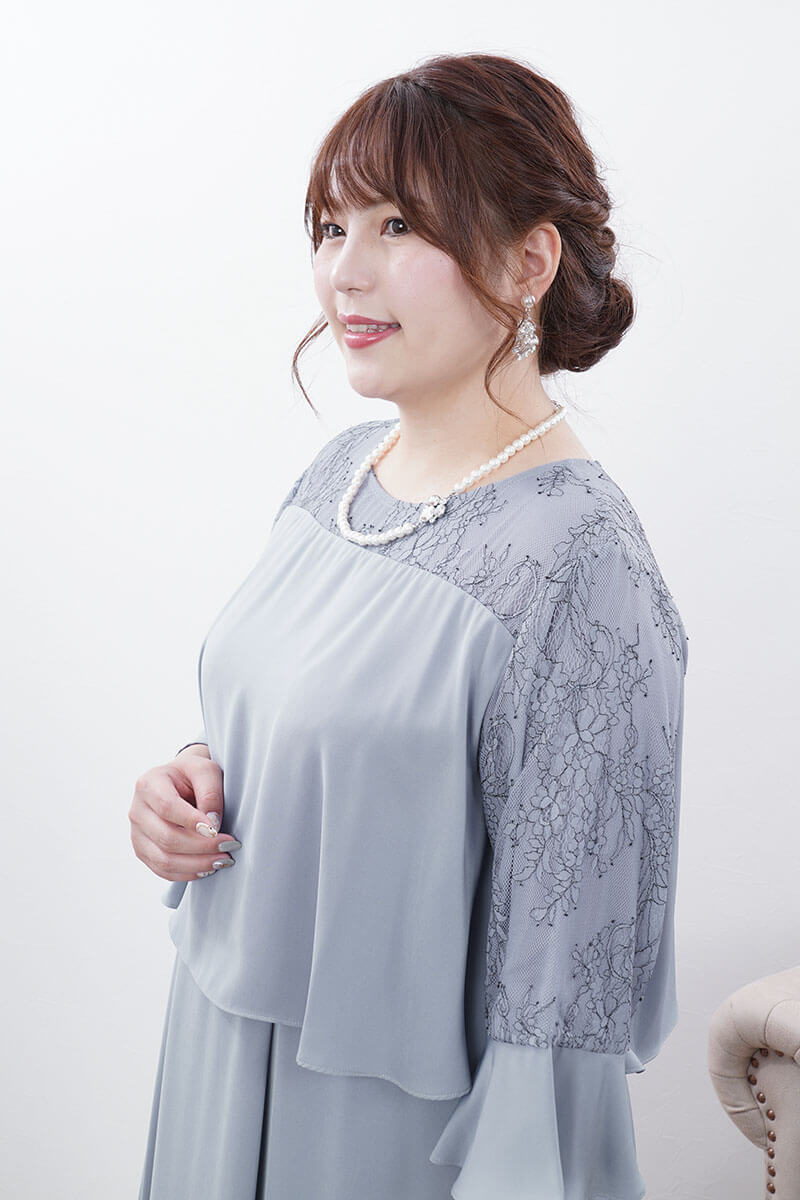 ブルーのフレアレイヤードドレス