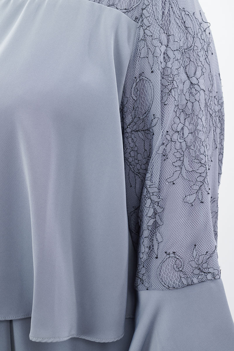 ブルーのフレアレイヤードドレス