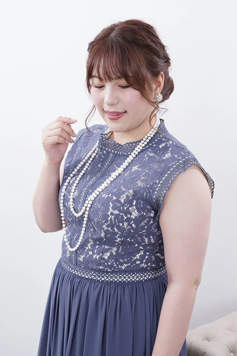ブルーのヴィンテージライクレースドレス