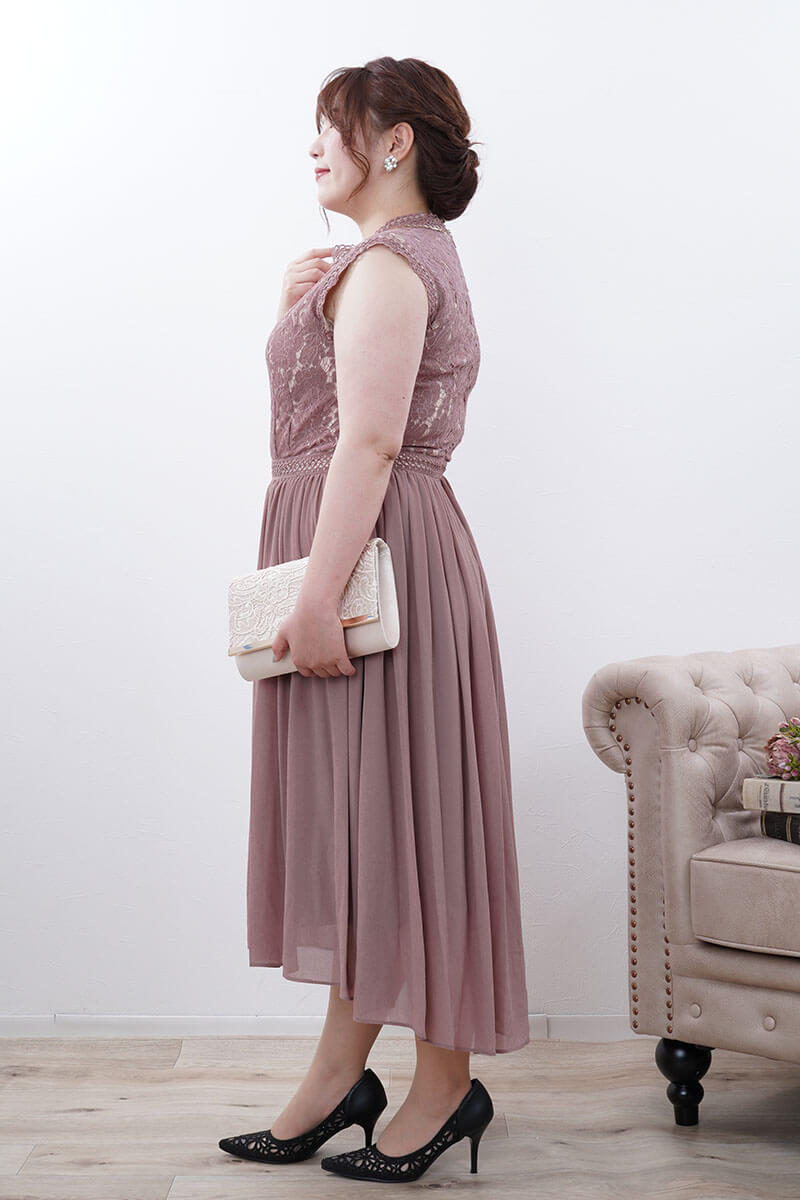 スモーキーピンクのヴィンテージライクレースドレス