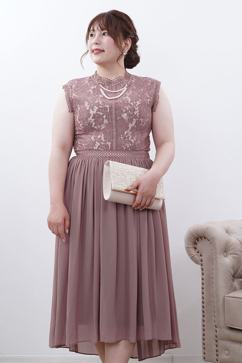 スモーキーピンクのヴィンテージライクレースドレス