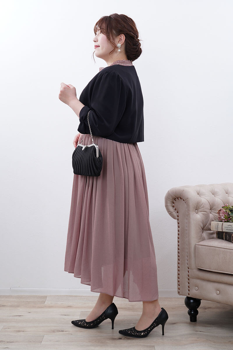 スモーキーピンクのヴィンテージライクレースドレス