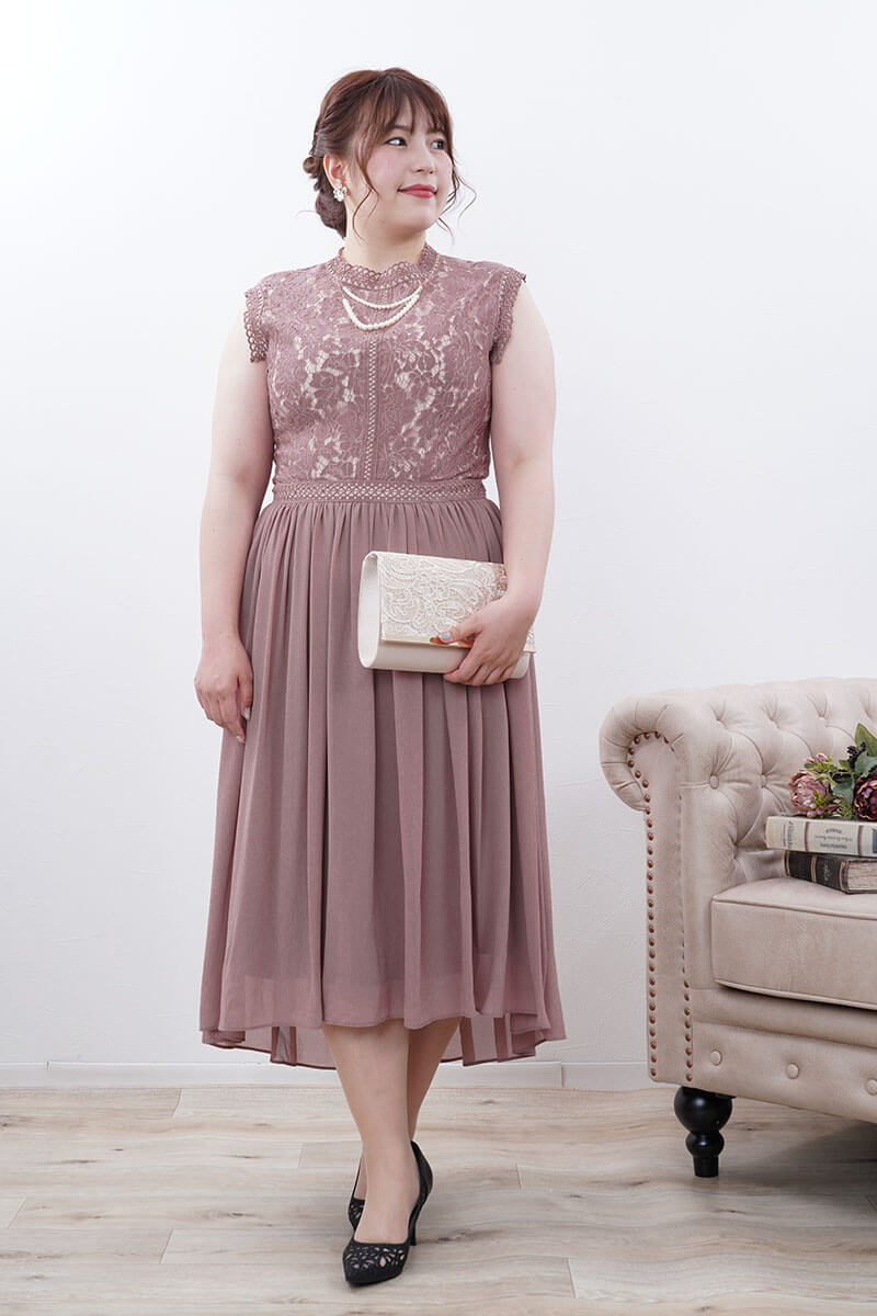スモーキーピンクのヴィンテージライクレースドレス