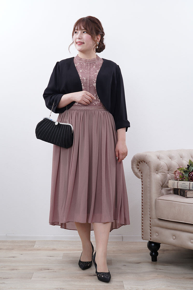 スモーキーピンクのヴィンテージライクレースドレス