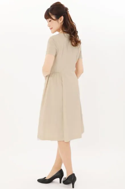 ライトベージュのタックフレアセレモニースーツセット