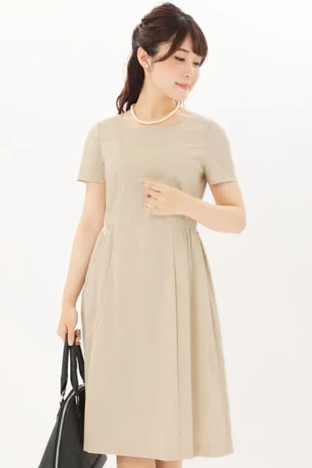 ライトベージュのタックフレアセレモニースーツセット