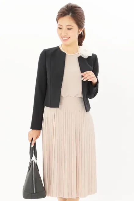 ピンクのプリーツミディ丈セレモニースーツセット