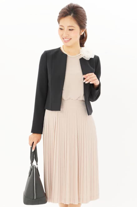 ピンクのプリーツミディ丈セレモニースーツセット