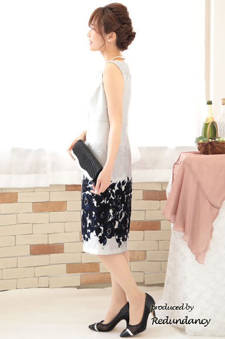 ネイビー×シルバーの花柄エレガントドレス