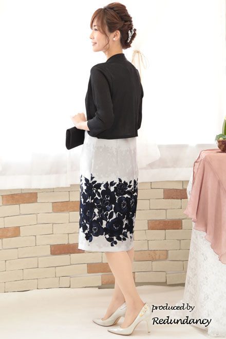 ネイビー×シルバーの花柄エレガントドレス