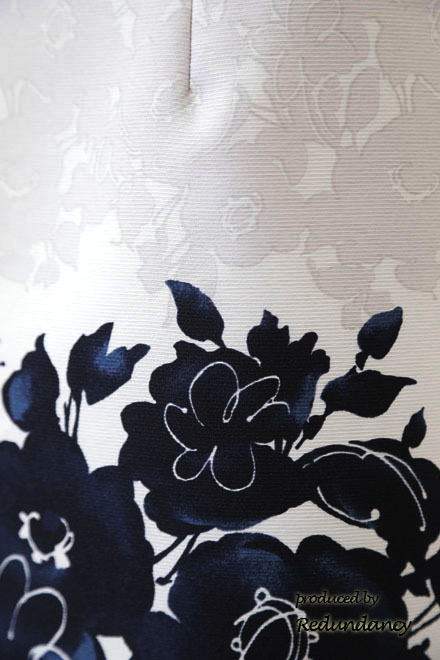 ネイビー×シルバーの花柄エレガントドレス