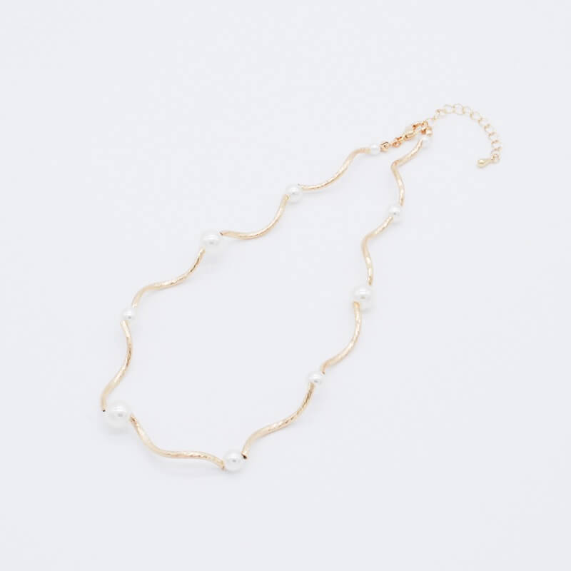 パール×メタルのウェーブネックレス(ゴールド)