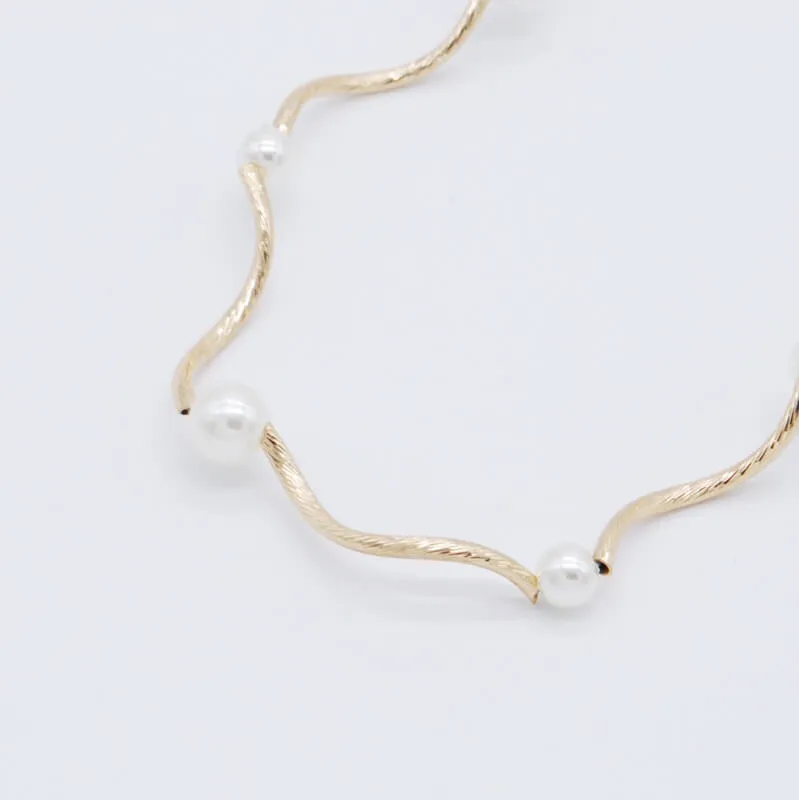 パール×メタルのウェーブネックレス(ゴールド)