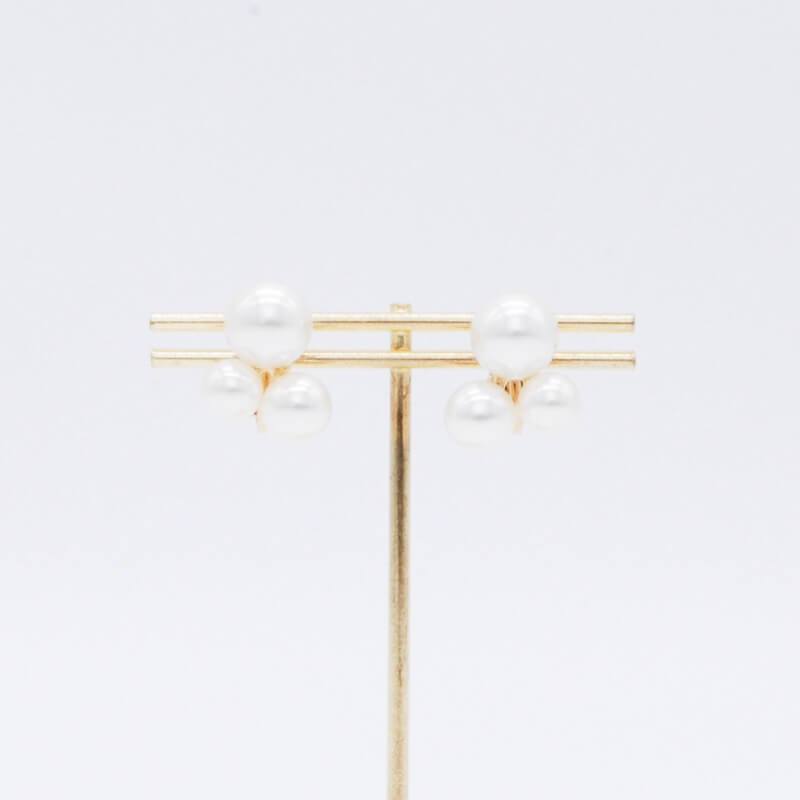 トリプルパールイヤリング