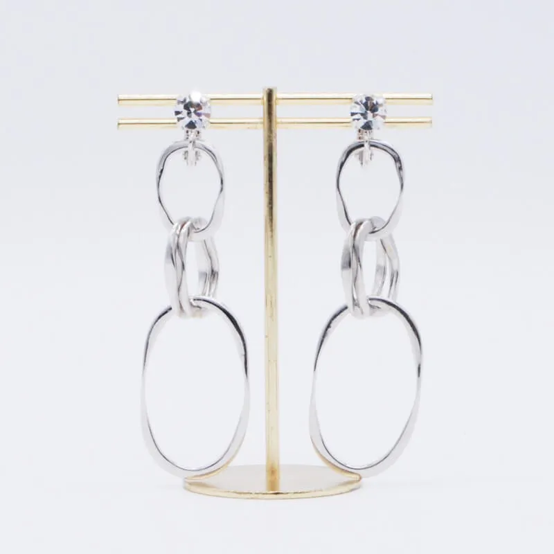 シルバーのチェーンイヤリング