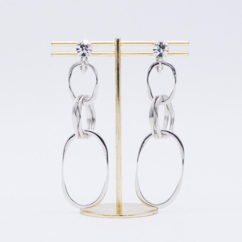 シルバーのチェーンイヤリング