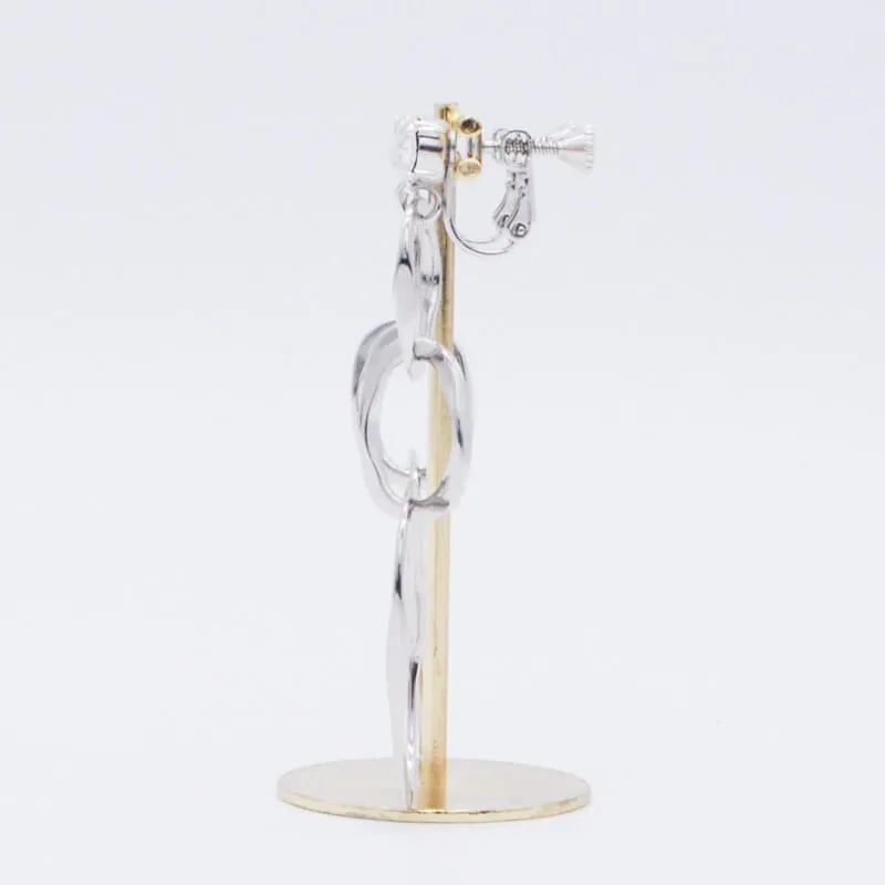 シルバーのチェーンイヤリング