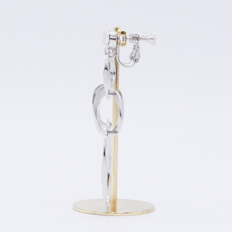 シルバーのチェーンイヤリング