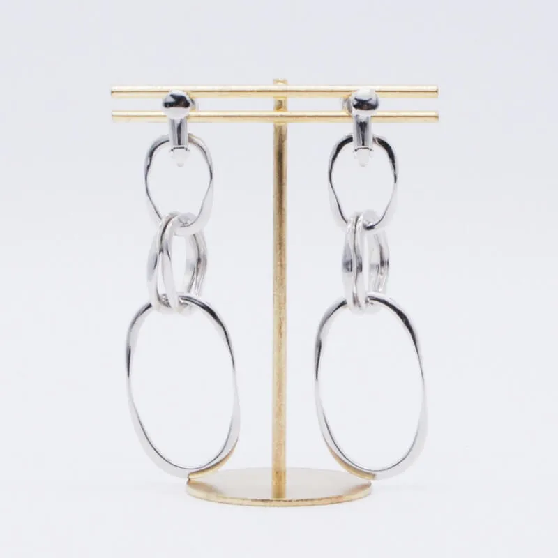 シルバーのチェーンイヤリング