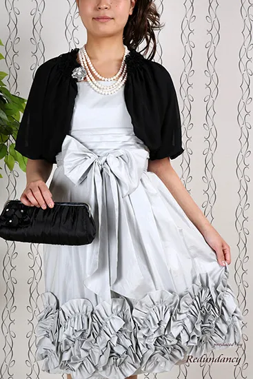 シルバーグレーの薔薇ブローチ