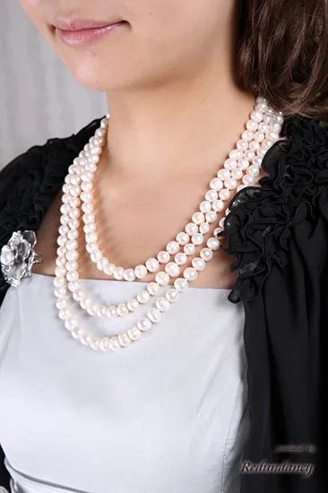 シルバーグレーの薔薇ブローチ