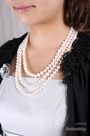 シルバーグレーの薔薇ブローチ