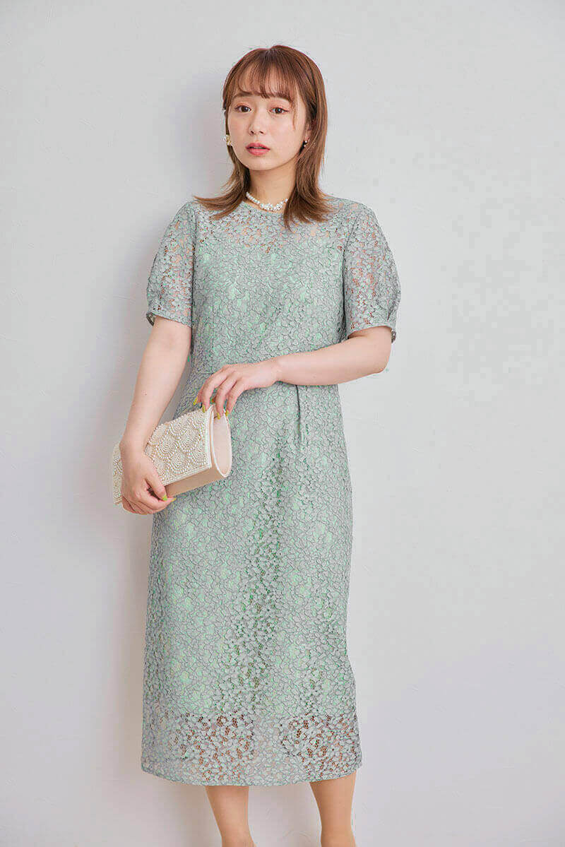 ホワイトパールのクラッチバッグ