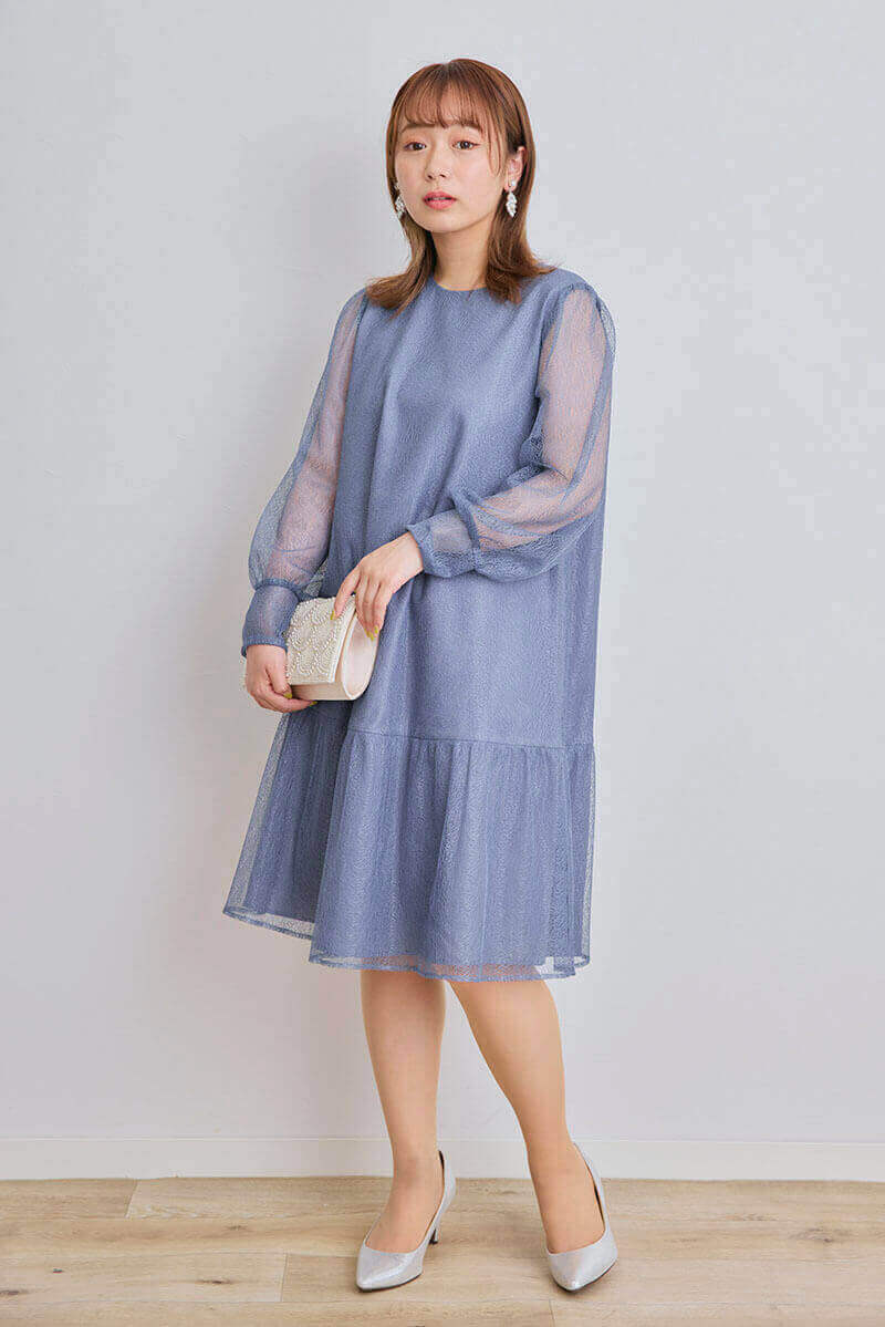 ホワイトパールのクラッチバッグ