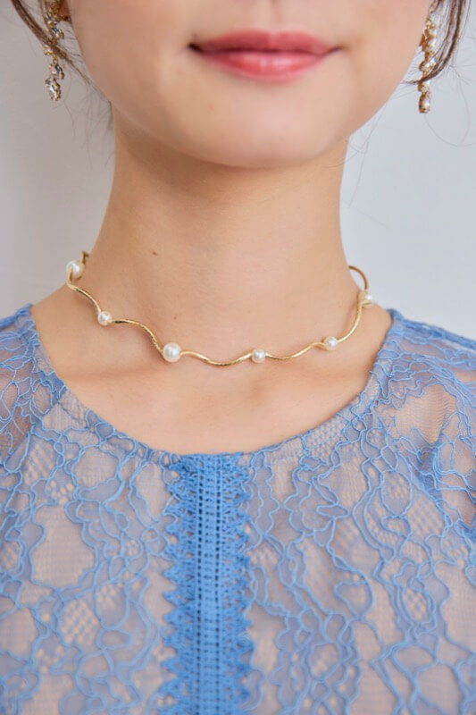 パール×メタルのウェーブネックレス(ゴールド)