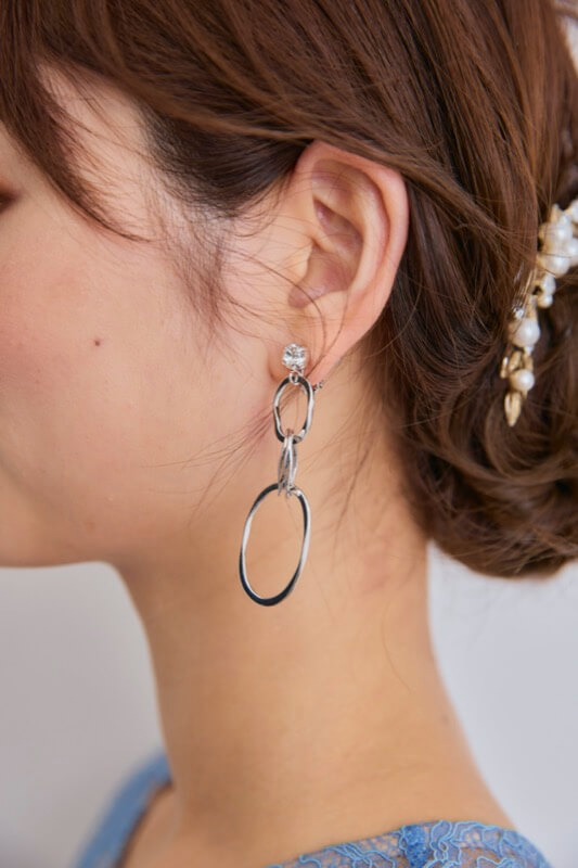 シルバーのチェーンイヤリング