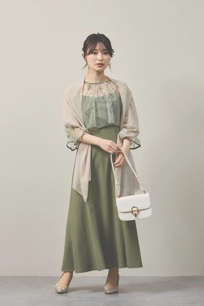 カーキの刺繍ボレロ付きキャミソールドレス