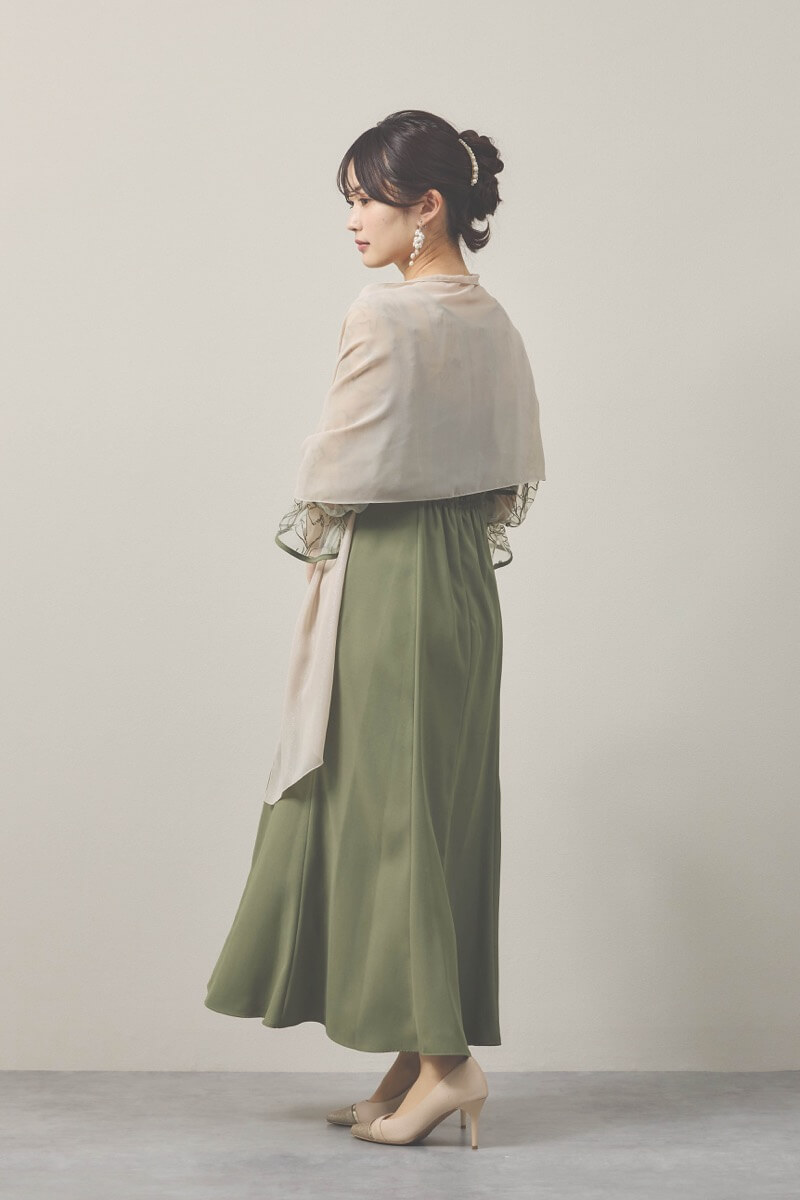 カーキの刺繍ボレロ付きキャミソールドレス