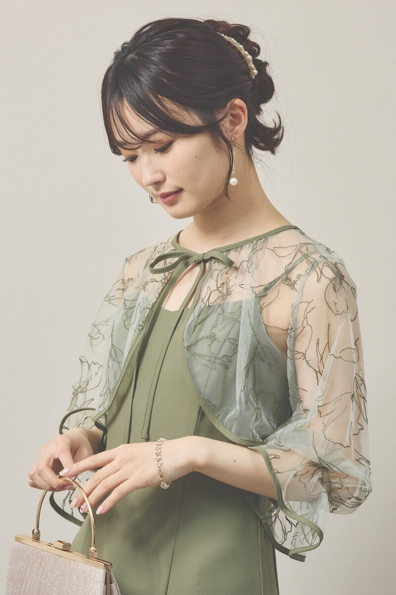 カーキの刺繍ボレロ付きキャミソールドレス