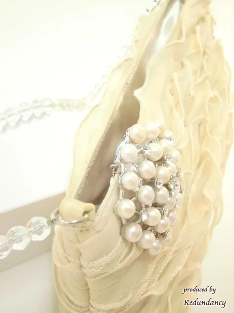 ホワイトパールの結晶ブローチ