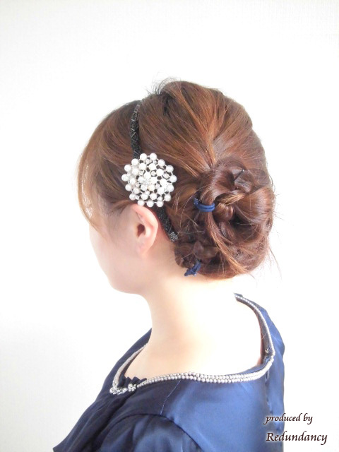 ホワイトパールの結晶ブローチ