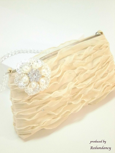 シルバーとホワイトパールの花ブローチ