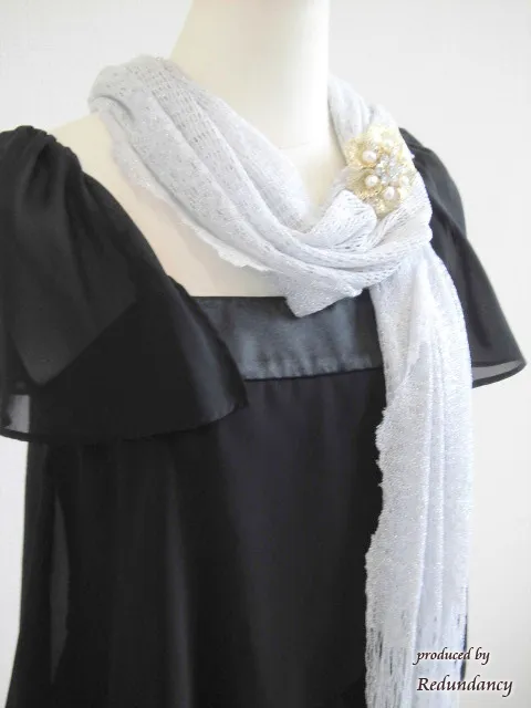 ゴールドとホワイトパールの花ブローチ