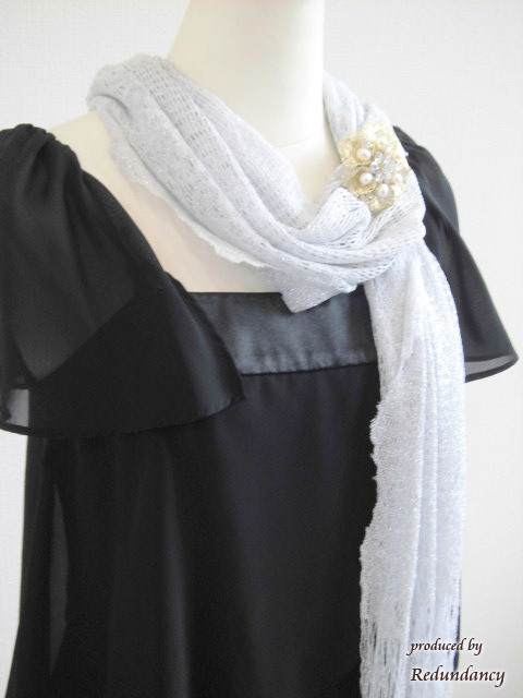 ゴールドとホワイトパールの花ブローチ