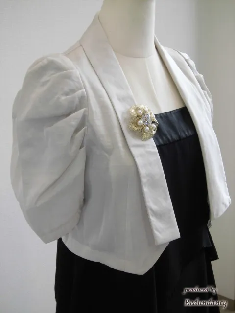 ゴールドとホワイトパールの花ブローチ