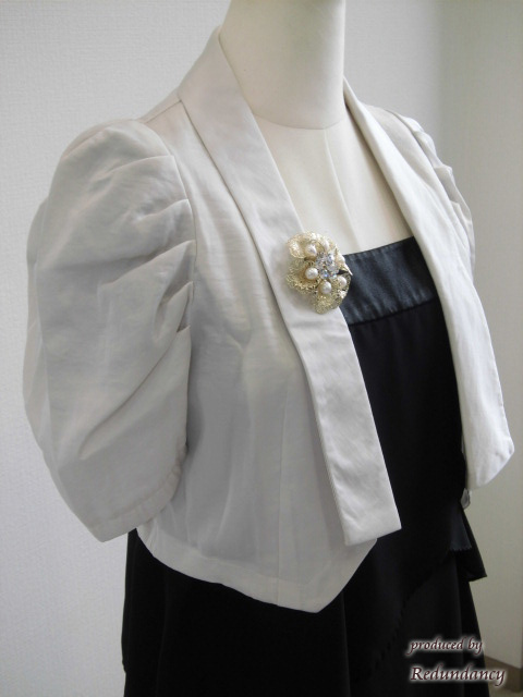 ゴールドとホワイトパールの花ブローチ