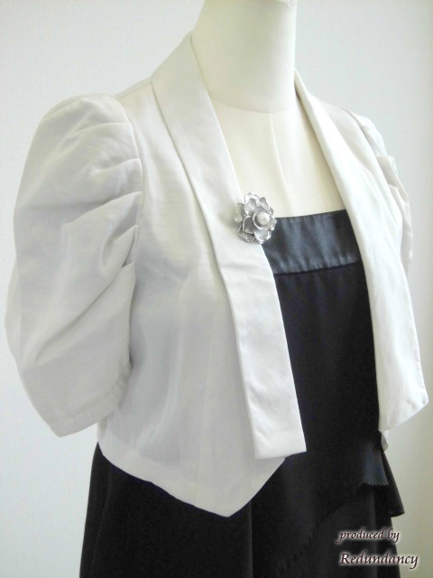 シルバーグレーの薔薇ブローチ