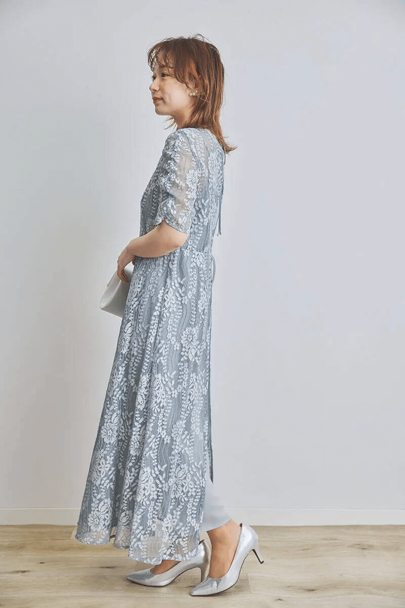 ミントグレーの花柄レースロングドレス