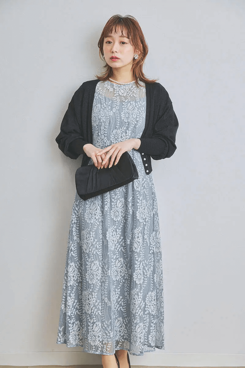 ミントグレーの花柄レースロングドレス