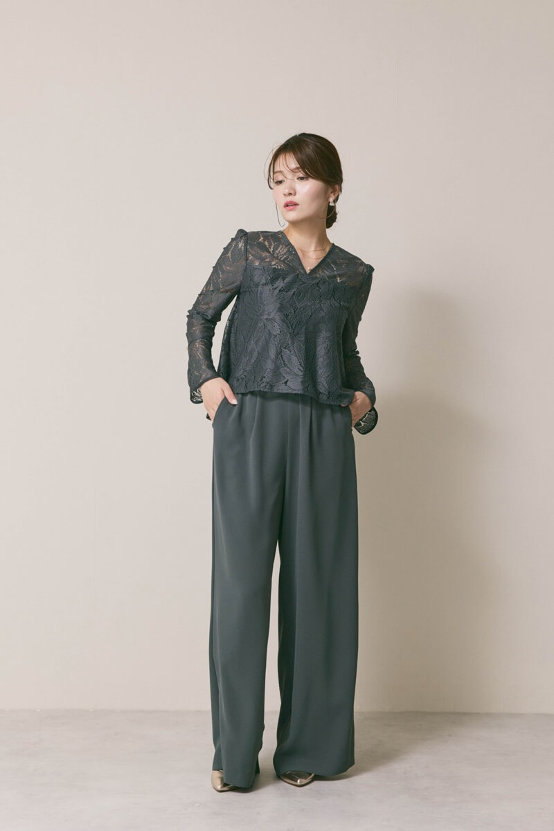 ダークグリーンのワイドパンツセットアップ