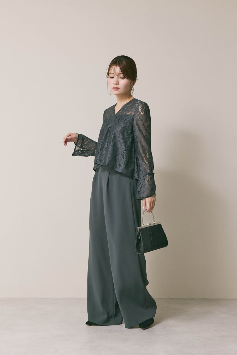 ダークグリーンのワイドパンツセットアップ