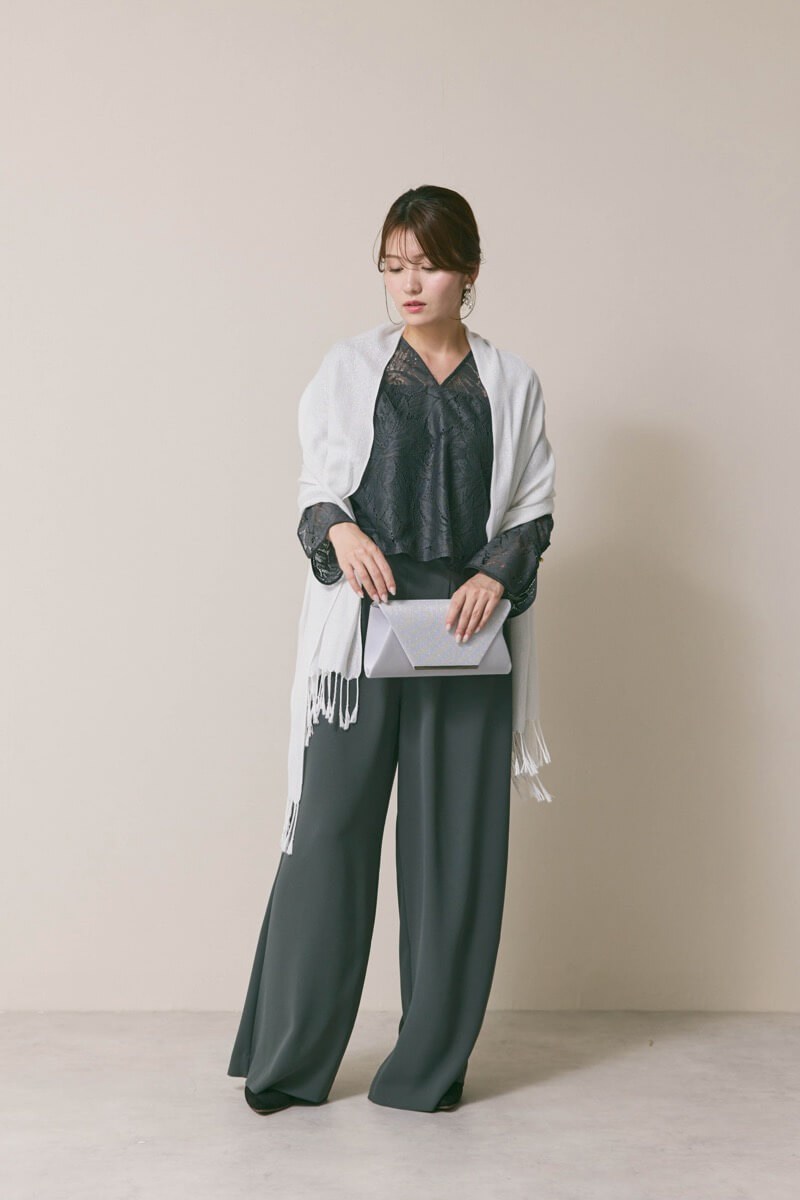 ダークグリーンのワイドパンツセットアップ