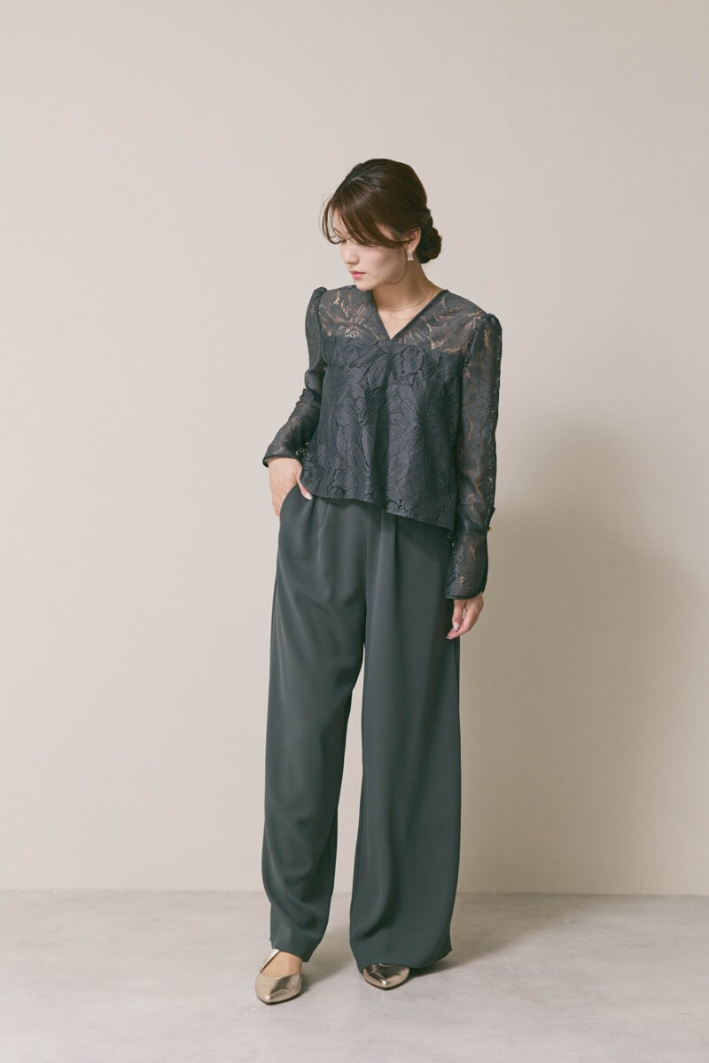 ダークグリーンのワイドパンツセットアップ
