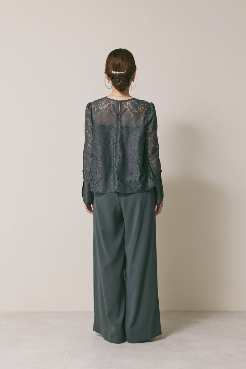 ダークグリーンのワイドパンツセットアップ