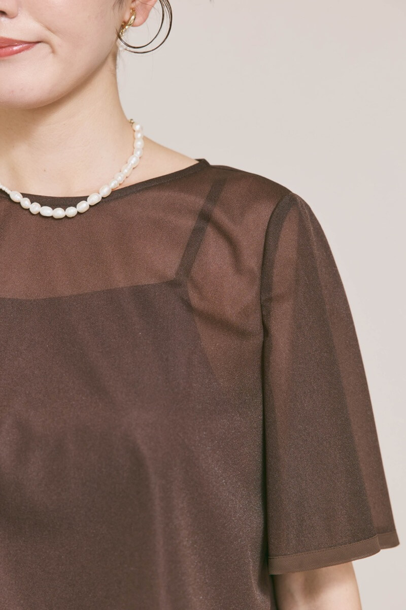 ダークブラウンのシアートップスドレス