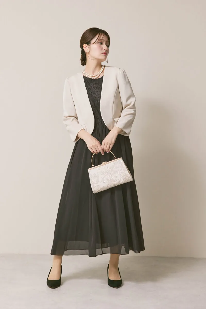 チャコールグレーのパワーショルダーレースドレス